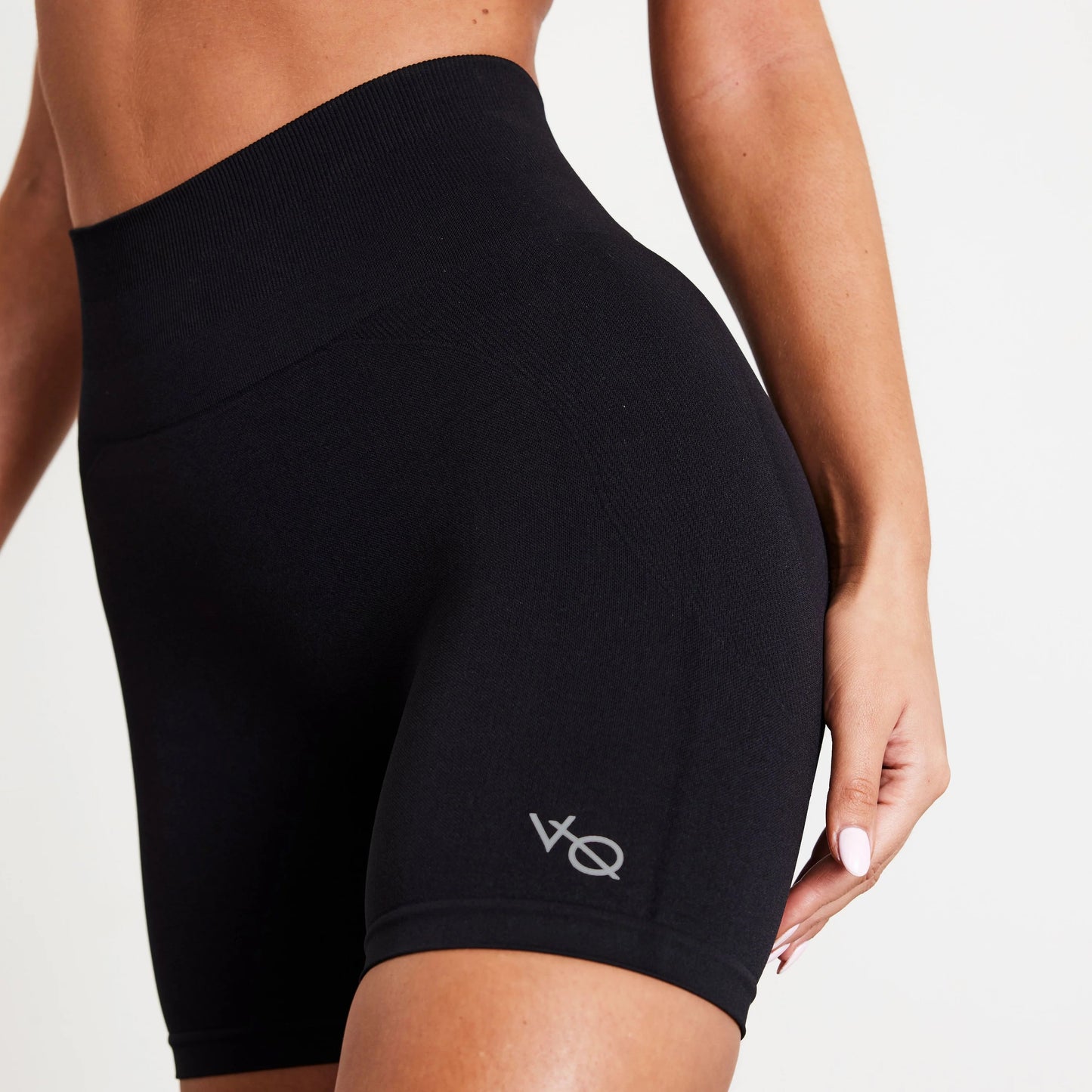 VANQUISH - ELEVATE SEAMLESS SCRUNCH SHORTS