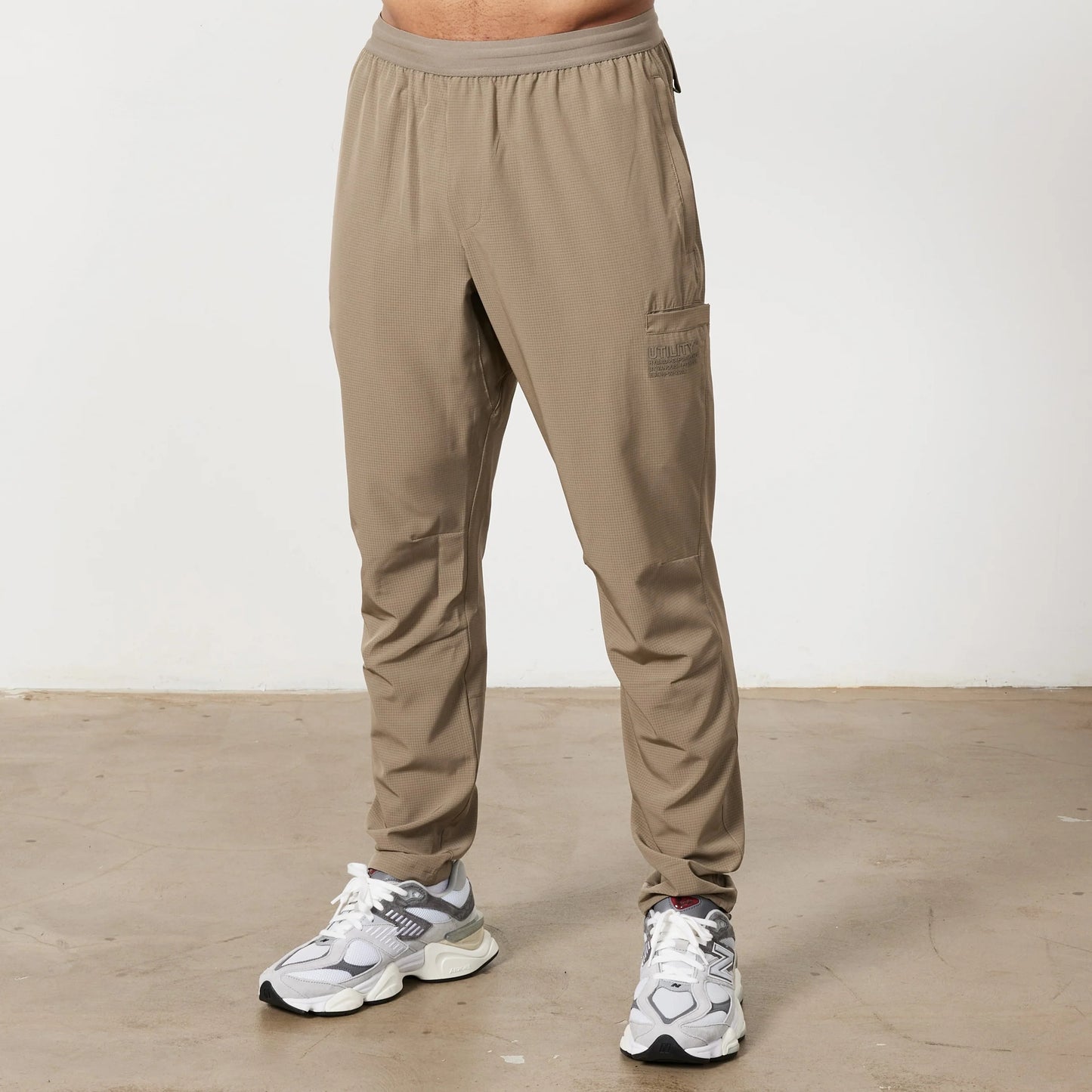 VANQUISH - UTILITY TAPERED PERFORMANCE PANTS