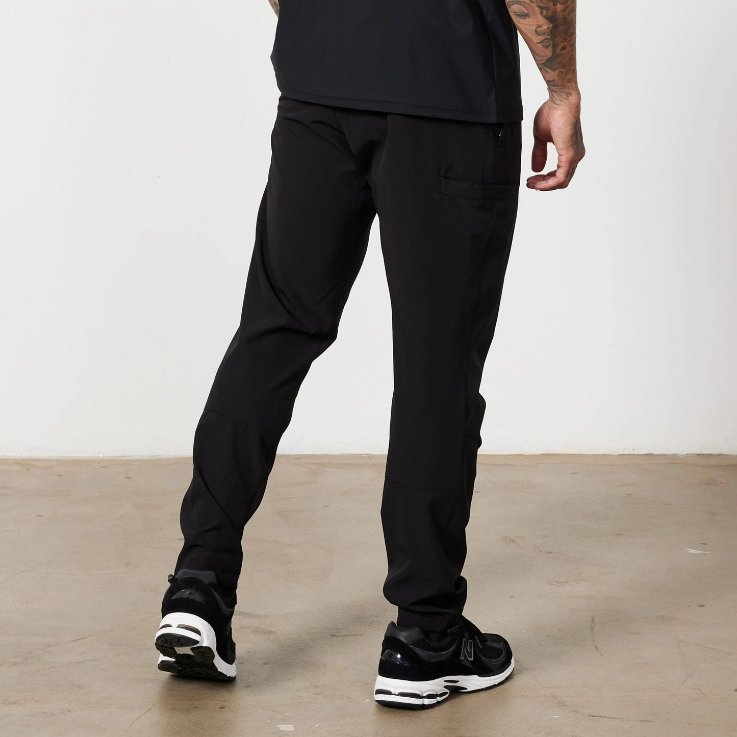 VANQUISH - UTILITY TAPERED PERFORMANCE PANTS