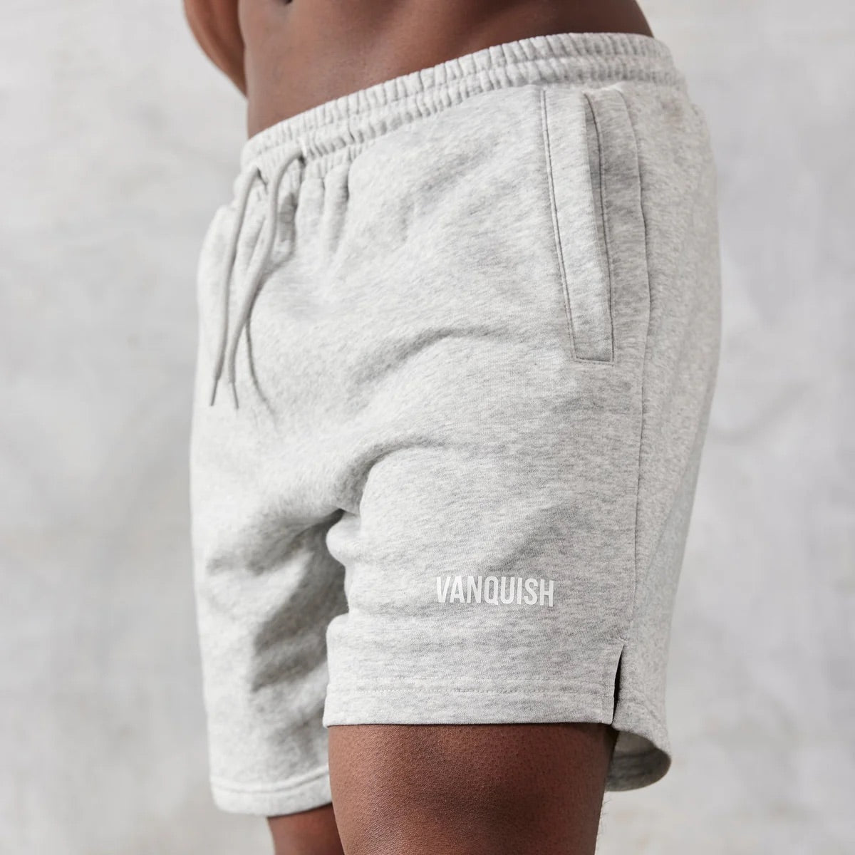 VANQUISH ESSENTIAL REGULAR FIT SHORTS