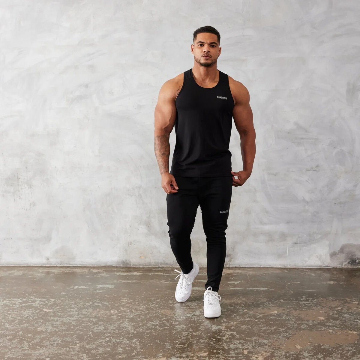 VANQUISH - ESSENTIAL TAPERED FIT SWEATPANTS