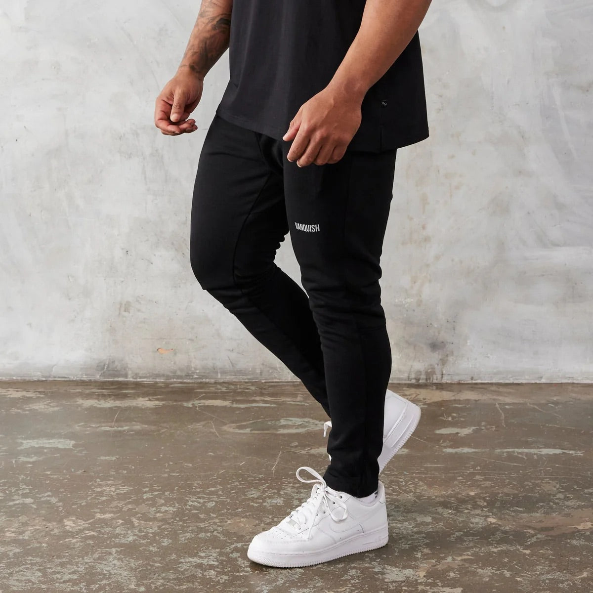 VANQUISH - ESSENTIAL TAPERED FIT SWEATPANTS