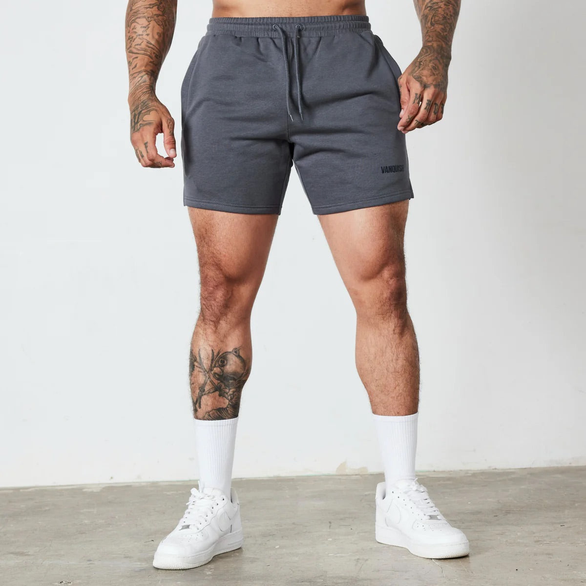 VANQUISH ESSENTIAL REGULAR FIT SHORTS