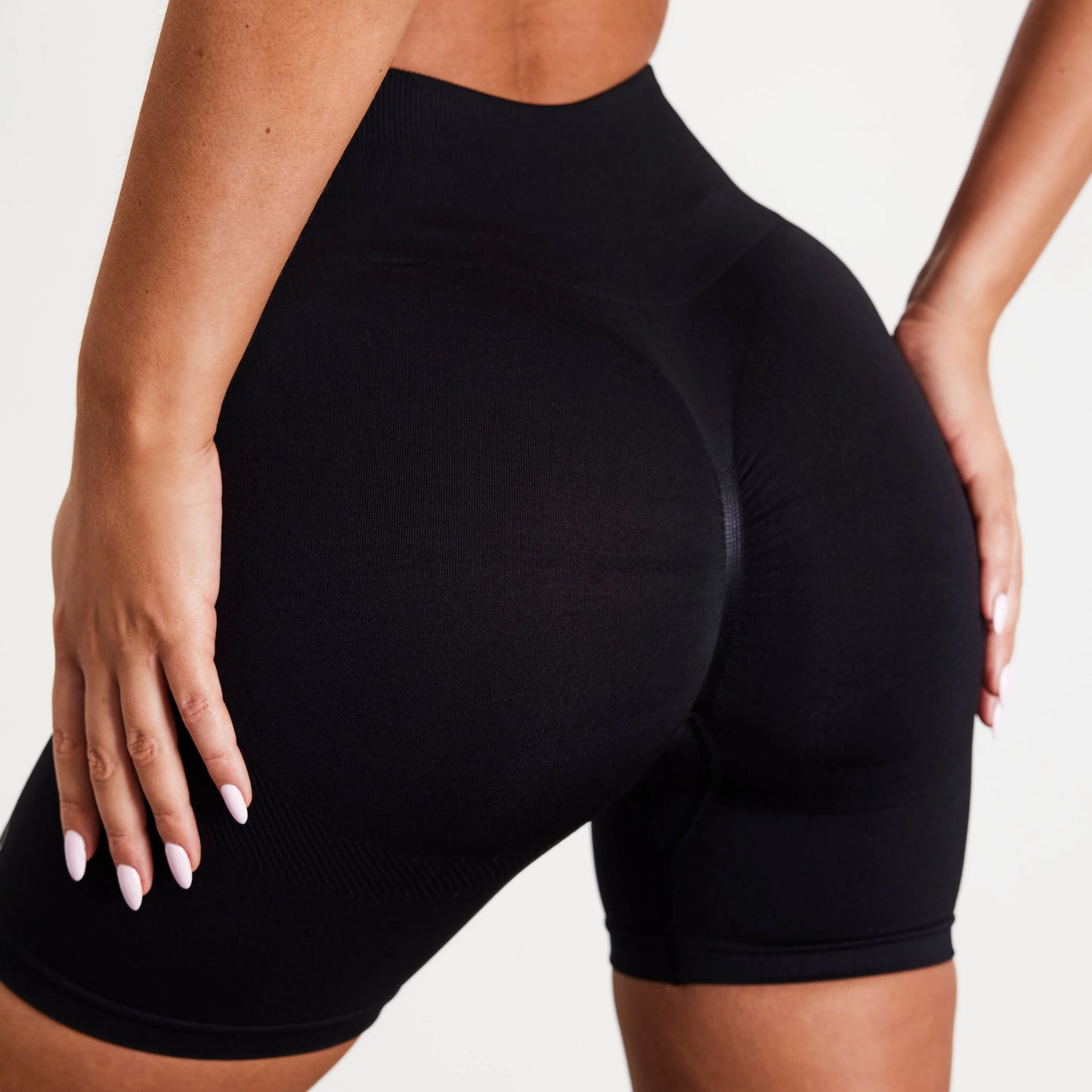 VANQUISH - ELEVATE SEAMLESS SCRUNCH SHORTS