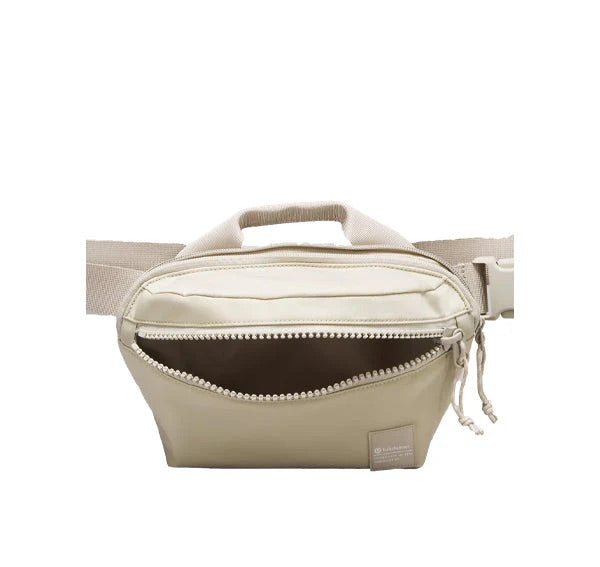 LULULEMON - ALL DAY ESSENTIAL BELT BAG 2.5L