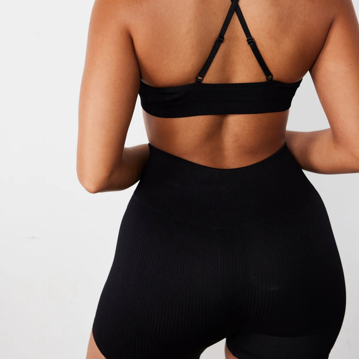VANQUISH - RIBBED SEAMLESS SHORTS