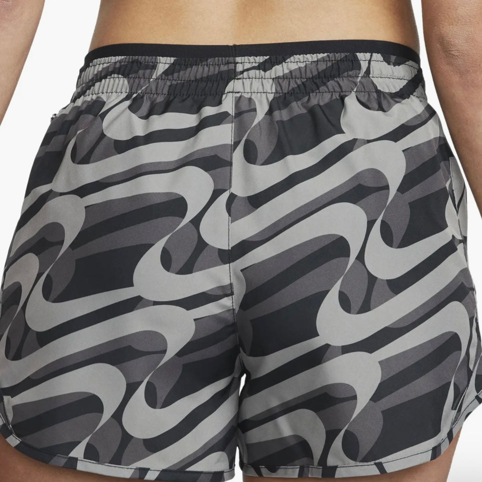 NIKE - DRI-FIT ICON CLASH TEMPO LUXE BLACK AND WHITE RUNNING SHORTS