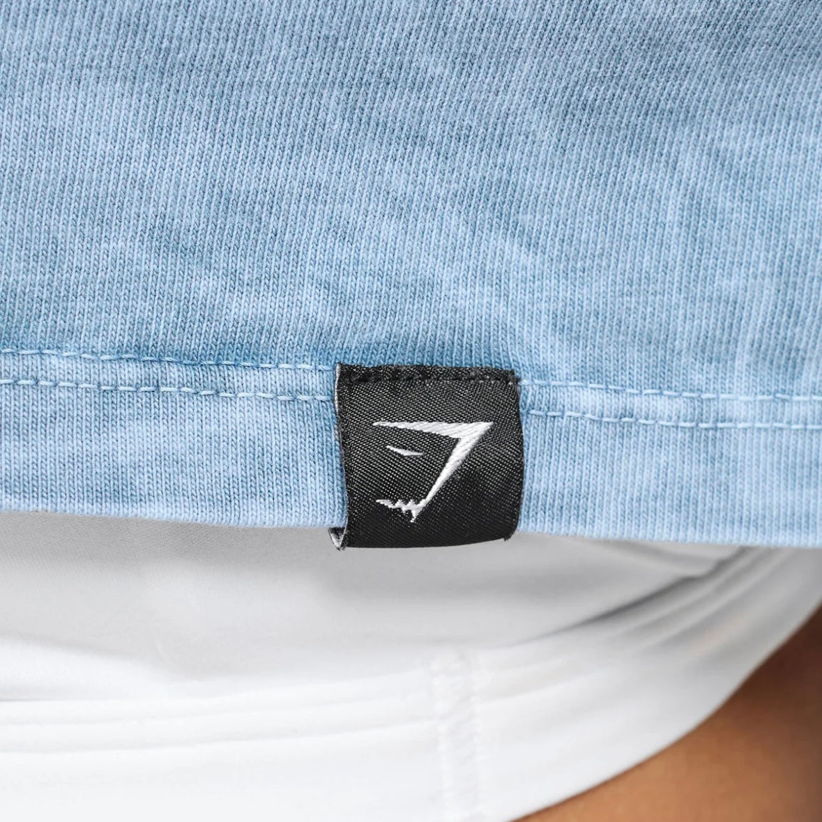 GYMSHARK - COLLEGIATE SHADOW WASHED CROP TOP