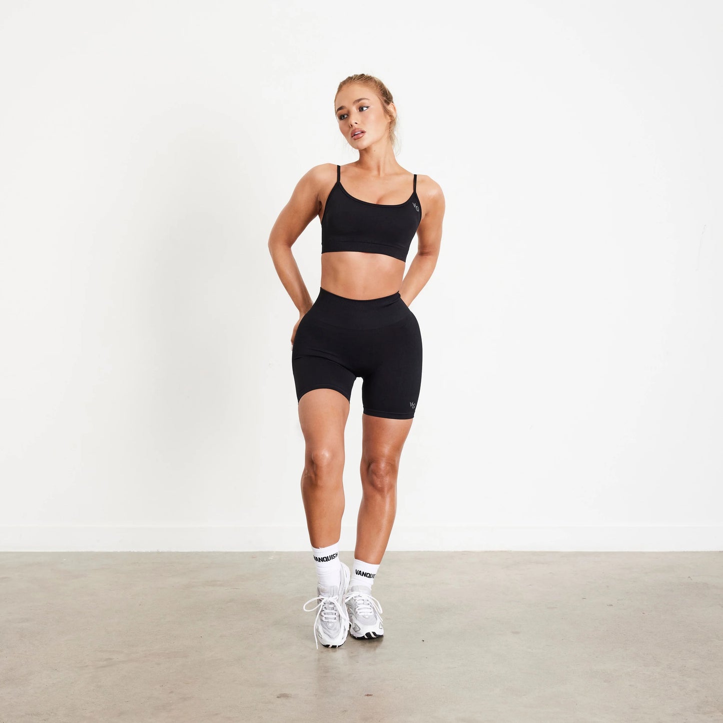 VANQUISH - ELEVATE SEAMLESS SCRUNCH SHORTS