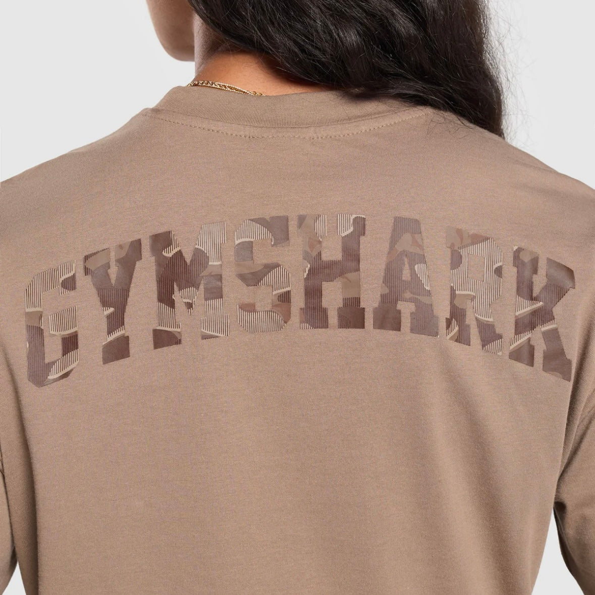 GYMSHARK - ADAPT CAMO GRAPHIC OVERSIZED TOP