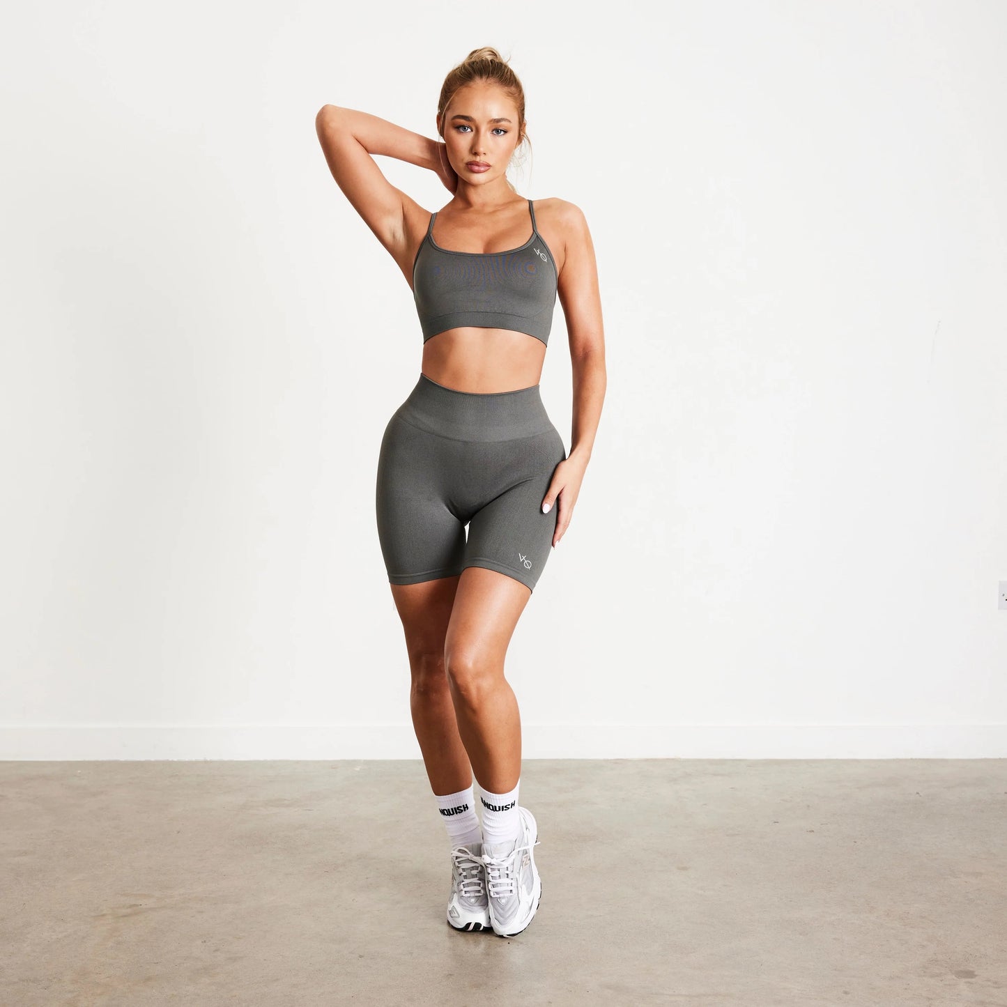 VANQUISH - ELEVATE SEAMLESS SCRUNCH SHORTS