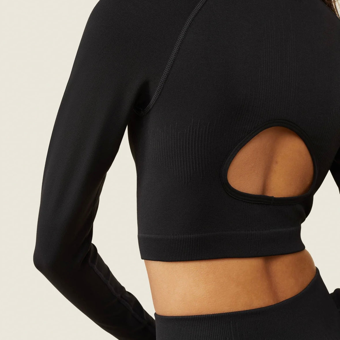 GYMSHARK - EVERYWEAR SEAMLESS LONG SLEEVE CROP TOP
