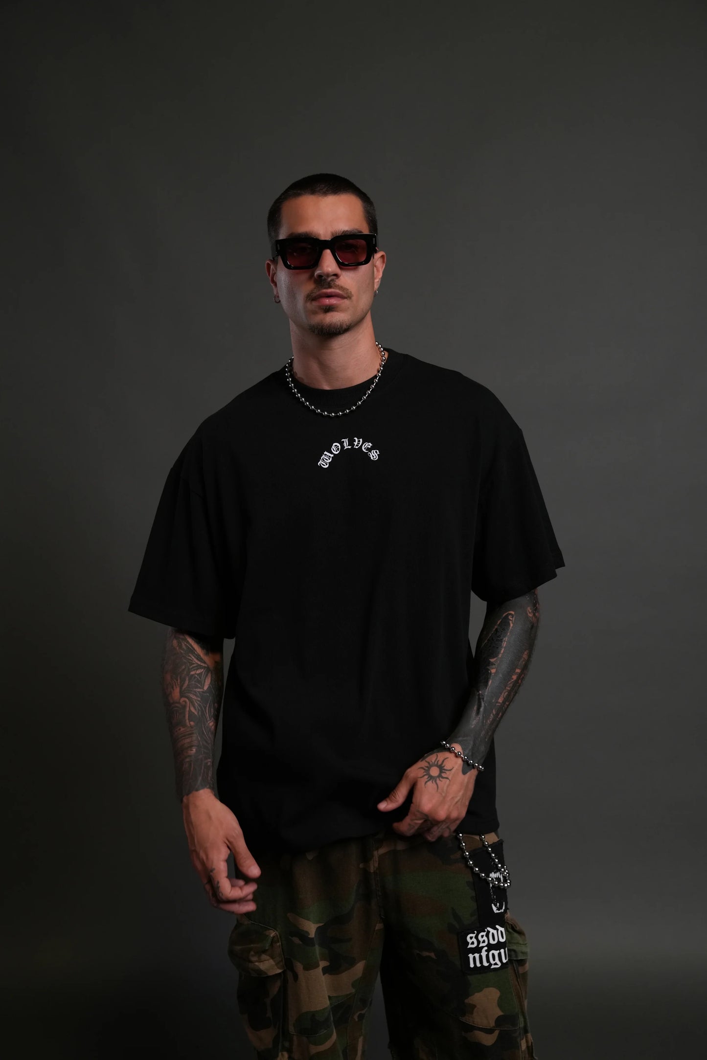 Wolves club - WOLVES NEVER BACK DOWN "PREMIUM" OVERSIZED TEE