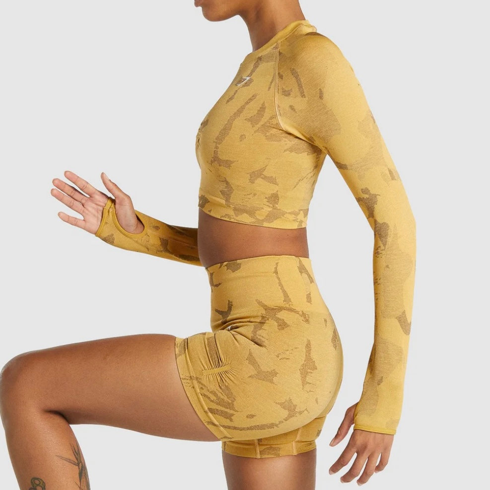 GYMSHARK - ADAPT CAMO SEAMLESS LONG SLEEVE CROP TOP