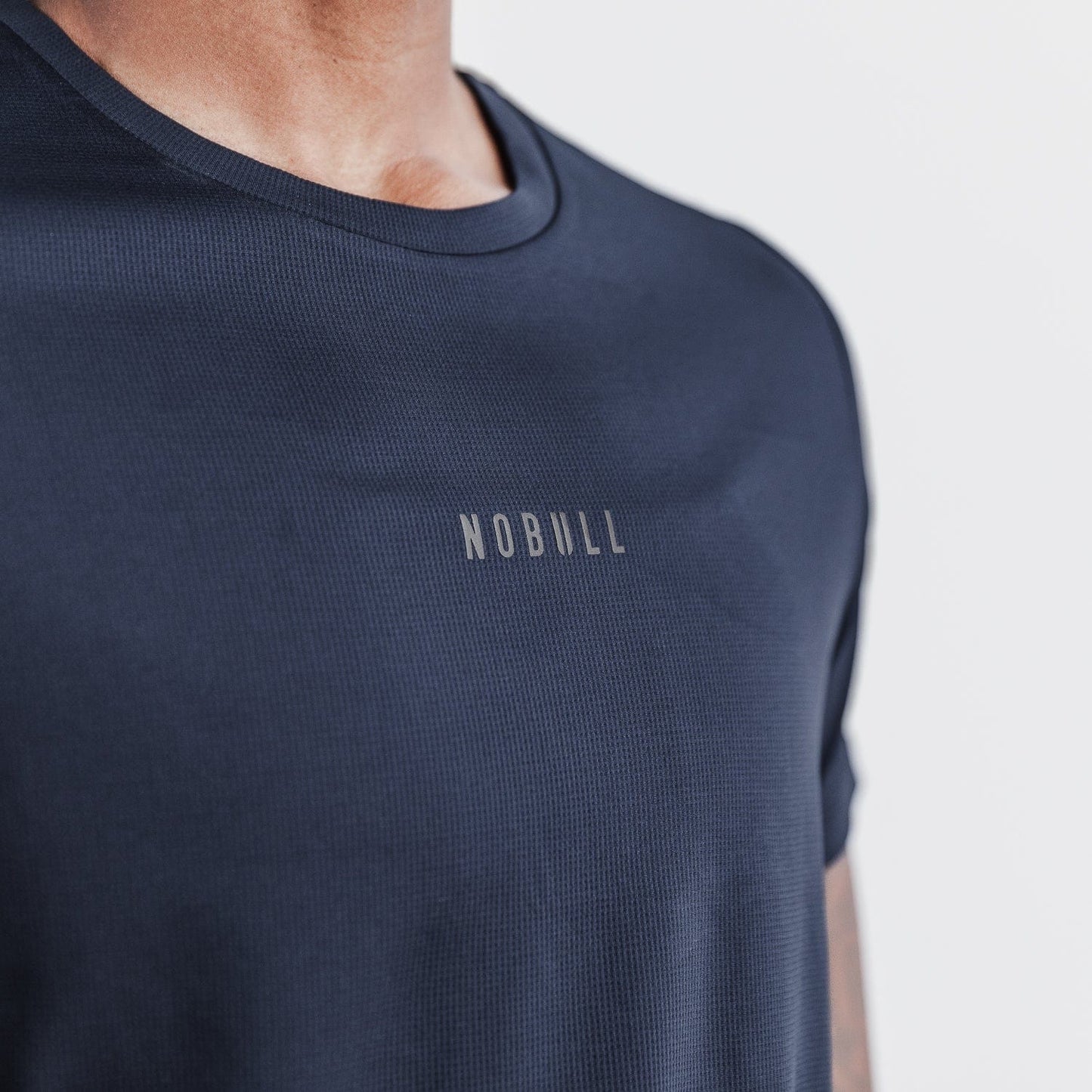Nobull - WOMEN'S DELTAPEAK® MICRO TEXTURED TEE