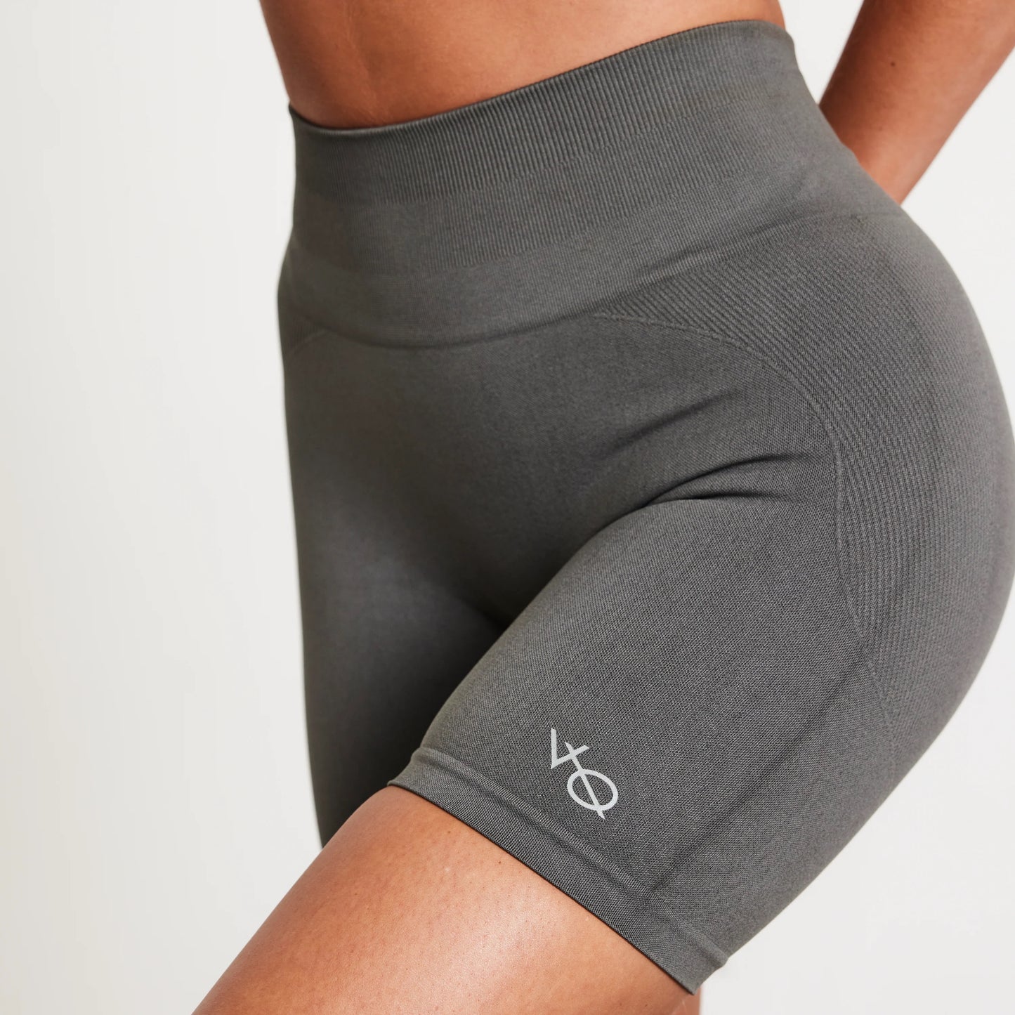 VANQUISH - ELEVATE SEAMLESS SCRUNCH SHORTS