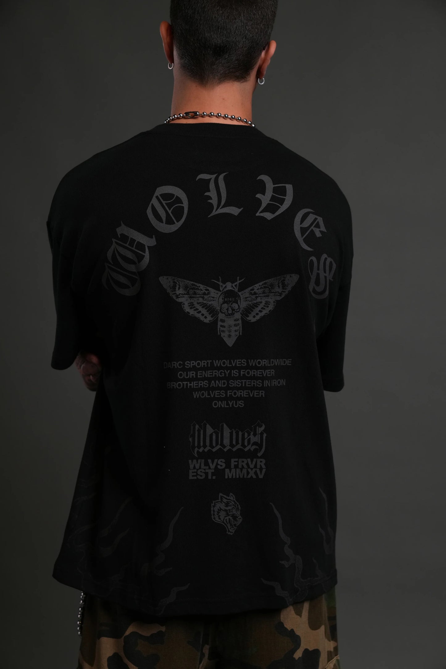 Wolves club - WOLVES NEVER BACK DOWN "PREMIUM" OVERSIZED TEE