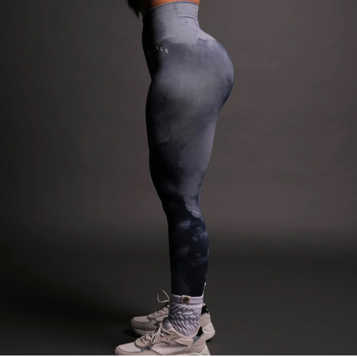 WOLVES CLUB - WOLVES PYRAMID EVERSON SEAMLESS SCRUNCH LEGGINGS