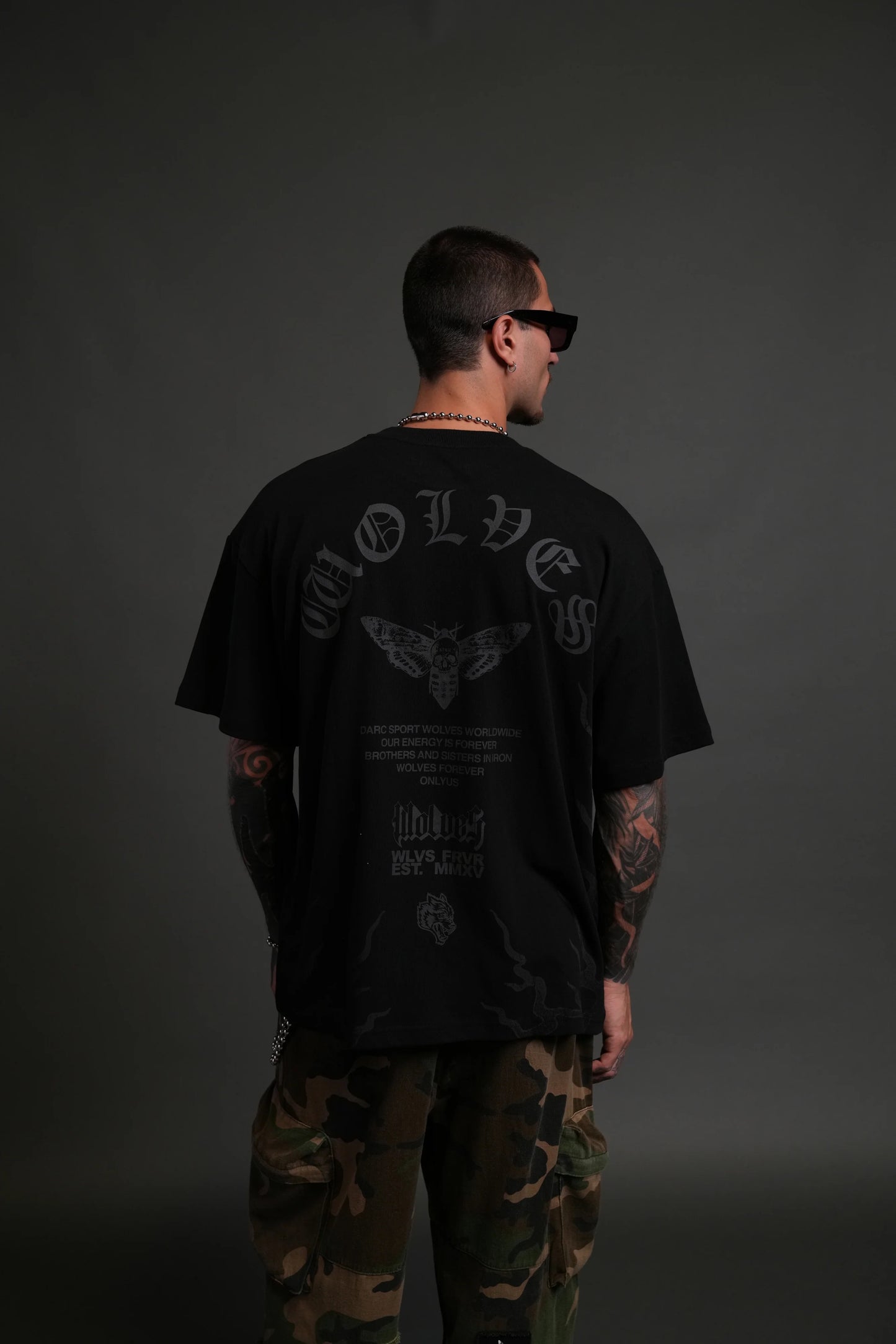 Wolves club - WOLVES NEVER BACK DOWN "PREMIUM" OVERSIZED TEE